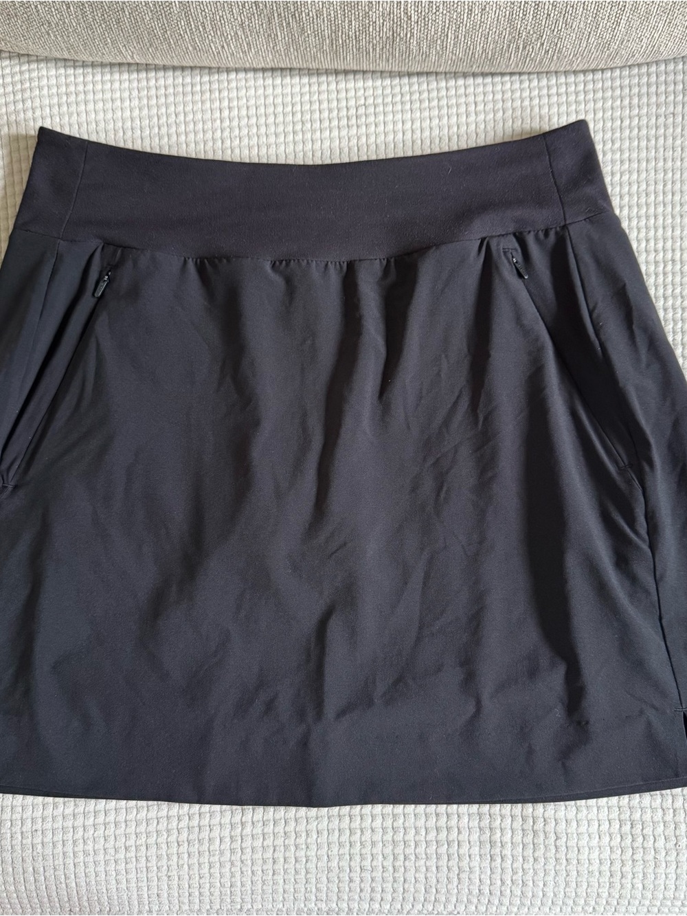 Athleta Women’s Black SoHo Skort with Zip Pockets, Size 4